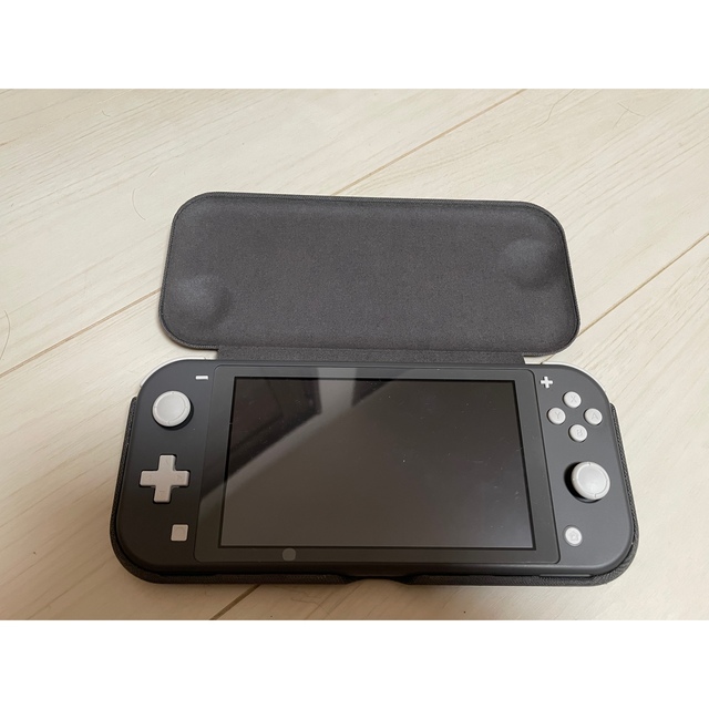 Nintendo Switch(ニンテンドースイッチ)のNintendo Switch LITE グレー エンタメ/ホビーのゲームソフト/ゲーム機本体(家庭用ゲーム機本体)の商品写真