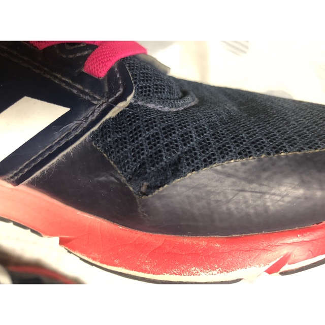 adidas(アディダス)のアディダス　スニーカー　21.5 ネイビー キッズ/ベビー/マタニティのキッズ靴/シューズ(15cm~)(スニーカー)の商品写真