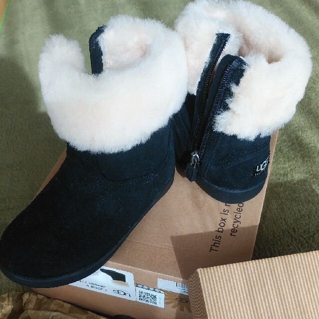 UGG (アグ） ムートンボアブーツ……16