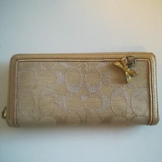 コーチ(COACH)の半額【リボンチャームCOACH】正規品　ブラウン系　長財布　ブラウン(財布)