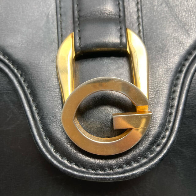 Gucci(グッチ)のオールドグッチ　ショルダーバッグ　ワンショルダー　ブラック　ゴールド金具　レザー レディースのバッグ(ショルダーバッグ)の商品写真