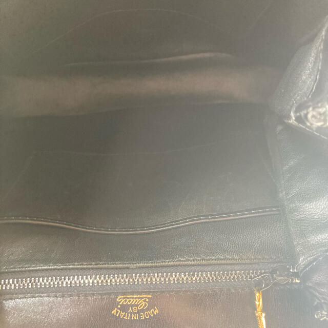 Gucci(グッチ)のオールドグッチ　ショルダーバッグ　ワンショルダー　ブラック　ゴールド金具　レザー レディースのバッグ(ショルダーバッグ)の商品写真