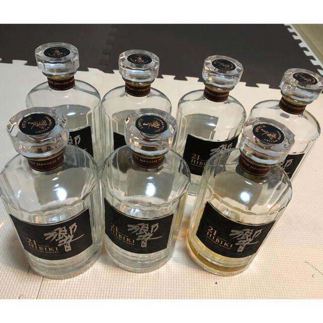 定番の中古商品 サントリー   響年 空瓶 7本です。 ウイスキー