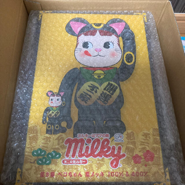 MEDICOM TOY(メディコムトイ)の[新品] BE@RBRICK 招き猫 ペコちゃん 黒メッキ 100％＆400％ エンタメ/ホビーのフィギュア(その他)の商品写真