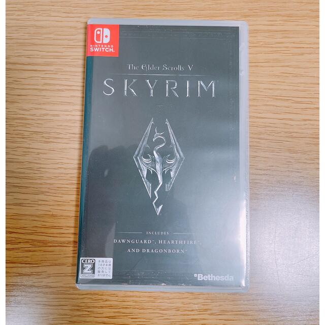 Nintendo Switch(ニンテンドースイッチ)のThe Elder Scrolls V： Skyrim（ザ エルダースクロールズ エンタメ/ホビーのゲームソフト/ゲーム機本体(家庭用ゲームソフト)の商品写真