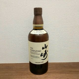 サントリー(サントリー)の山崎　シングルモルト　ウィスキー　ノンエイジ　700ml ボトル　新品　未開封(ウイスキー)