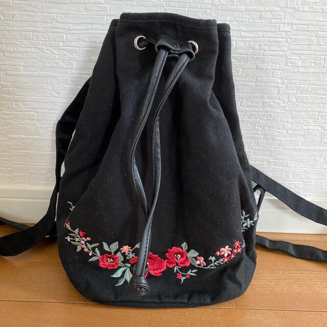 花柄刺繍入り リュック レディースのバッグ(リュック/バックパック)の商品写真