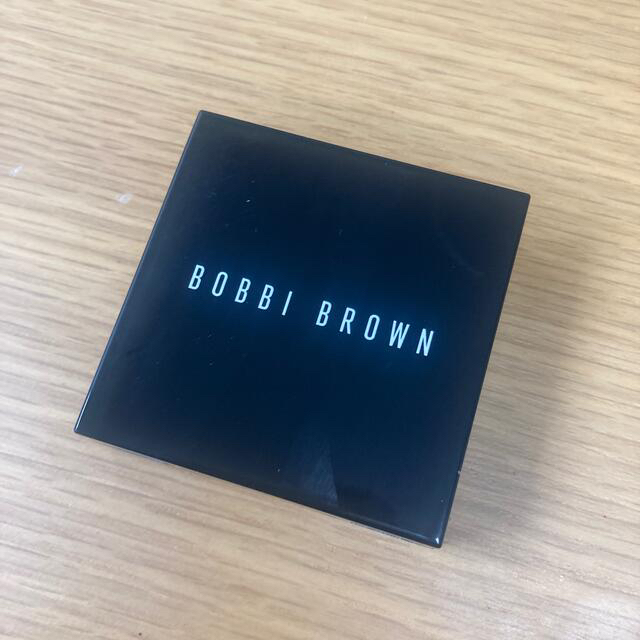 BOBBI BROWN(ボビイブラウン)のボビイブラウン　ミニハイライティングパウダー　ピンクグロウ コスメ/美容のベースメイク/化粧品(フェイスカラー)の商品写真