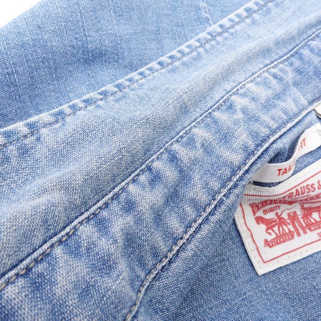 Levi's(リーバイス)のLEVI'S リーバイス　デニムシャツ　レディース　ブルー レディースのトップス(シャツ/ブラウス(長袖/七分))の商品写真