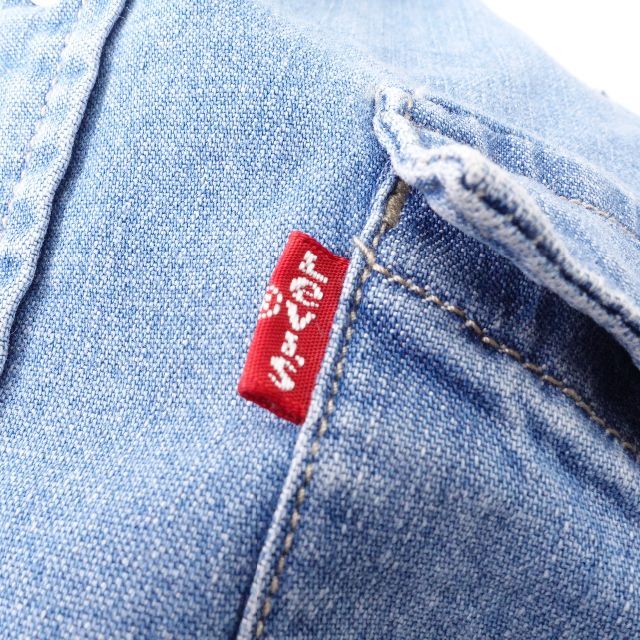 Levi's(リーバイス)のLEVI'S リーバイス　デニムシャツ　レディース　ブルー レディースのトップス(シャツ/ブラウス(長袖/七分))の商品写真