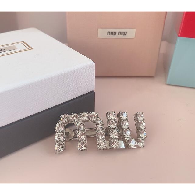 MIUMIUクリスタルロゴヘアクリップ MIUMIUクリスタルロゴヘアクリップ