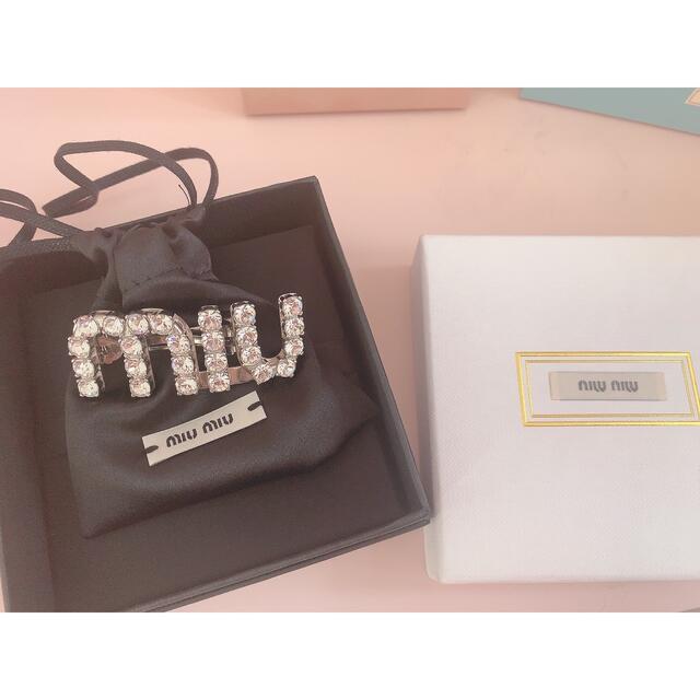 MIUMIUクリスタルロゴヘアクリップ 2