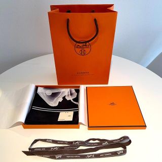 エルメス(Hermes)の【未使用箱付き】エルメス カレ70 PLEASE CHECK-IN 黒 スカーフ(バンダナ/スカーフ)