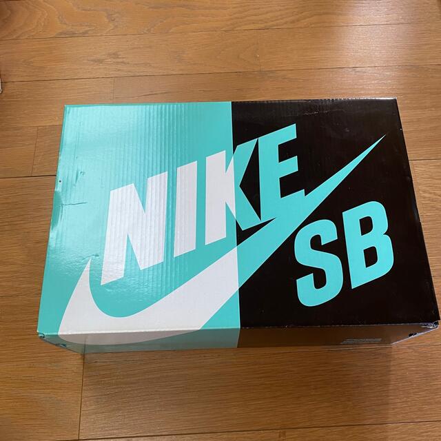 NIKE(ナイキ)のパラ × ナイキ SB ダンク ロー ホワイト/ピンク28.5cm メンズの靴/シューズ(スニーカー)の商品写真