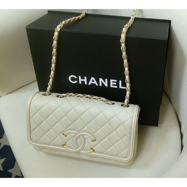 CHANEL (シャネル ) デカ　マトラッセ チェーン　ショルダーバッグ