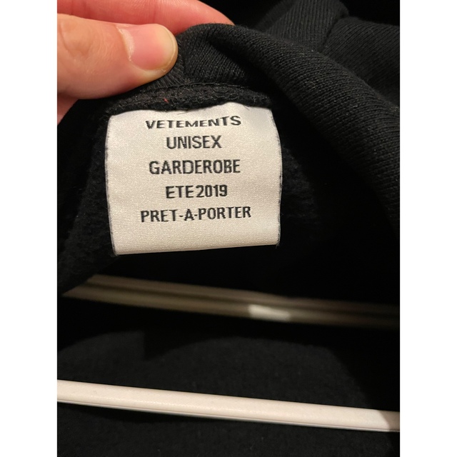 vetements パーカー　M メンズのトップス(パーカー)の商品写真