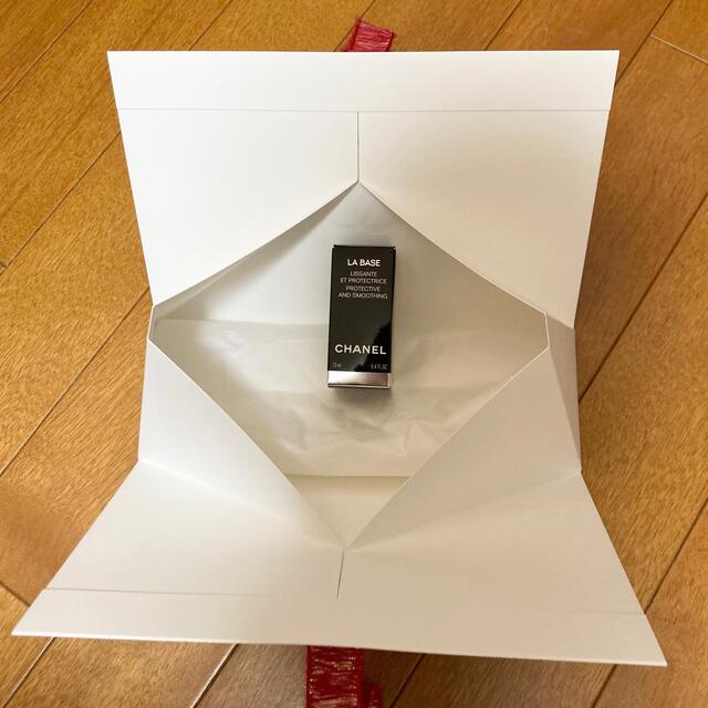 CHANEL(シャネル)のCHANEL ラバーズ〈ベースコート〉プレゼントBOX付き コスメ/美容のネイル(ネイルトップコート/ベースコート)の商品写真