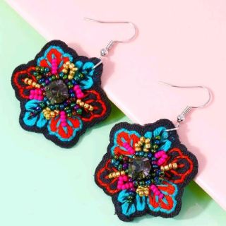 【新品】刺繍花ピアス(ピアス)