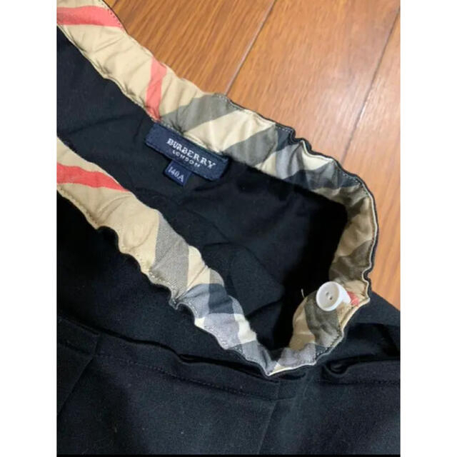 BURBERRY(バーバリー)のBURBERRY 140 スカート キッズ/ベビー/マタニティのキッズ服女の子用(90cm~)(スカート)の商品写真