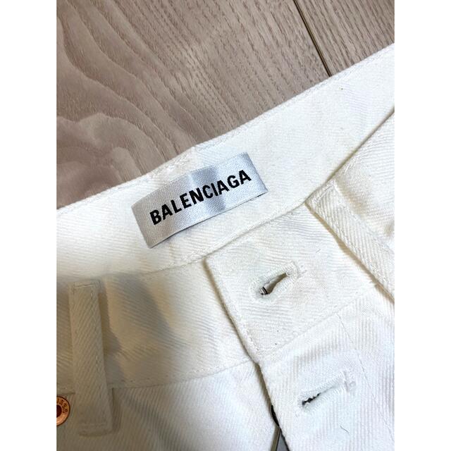 Balenciaga(バレンシアガ)の最終値下げ　新品バレンシアガBALENCIAGA 白デニム　サイズ24 レディースのパンツ(デニム/ジーンズ)の商品写真