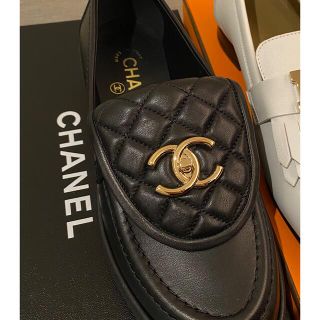 新品 レア 2022 CHANEL マトラッセ ターンロック ローファー 38の