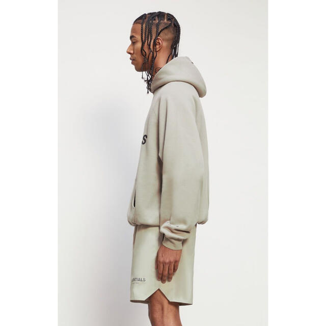 FEAR OF GOD(フィアオブゴッド)のFOG ESSENTIALS FRONT LOGO BOXY HOODIE メンズのトップス(パーカー)の商品写真