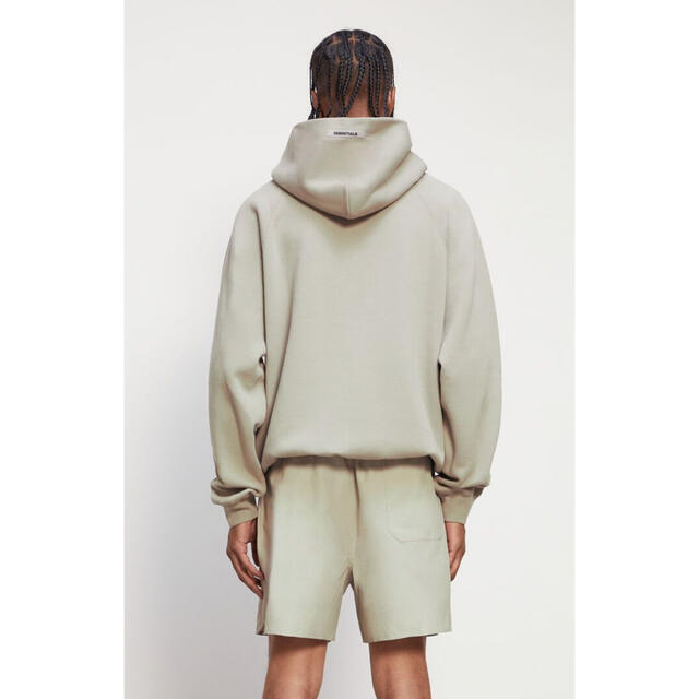 FEAR OF GOD(フィアオブゴッド)のFOG ESSENTIALS FRONT LOGO BOXY HOODIE メンズのトップス(パーカー)の商品写真