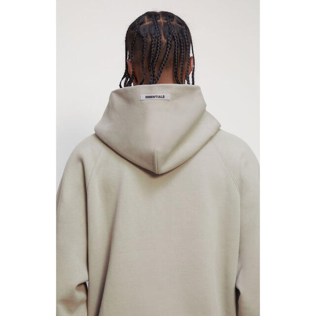 FEAR OF GOD(フィアオブゴッド)のFOG ESSENTIALS FRONT LOGO BOXY HOODIE メンズのトップス(パーカー)の商品写真