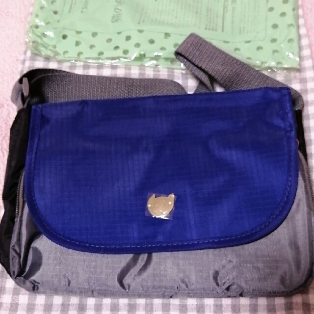 TSUMORI CHISATO(ツモリチサト)のツモリチサト　猫の６ポケットバッグ　GLOW付録 ネコ　ショルダーバッグ レディースのバッグ(ショルダーバッグ)の商品写真