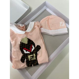 さらに9000円引き　FENDI  新品未使用　ベビー　ロンパース　女の子