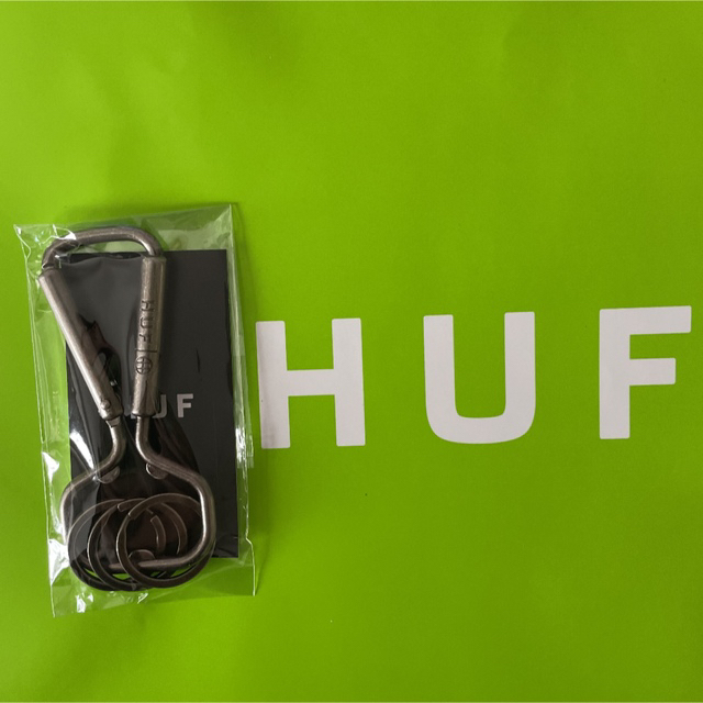 HUF(ハフ)のHUFカラビナ　シルバー BOTTLE OPENER CARABINERレア‼️ メンズのファッション小物(キーホルダー)の商品写真