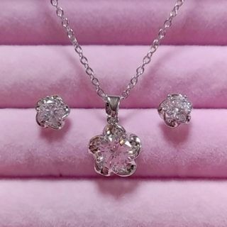 インポート❣️フラワージルコニアアクセサリー2点セット(ネックレス&ピアス)(セット/コーデ)