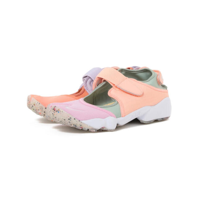 NIKE(ナイキ)のNIKE WMNS AIR RIFT CRIMSON BLISS/24.5cm レディースの靴/シューズ(スニーカー)の商品写真