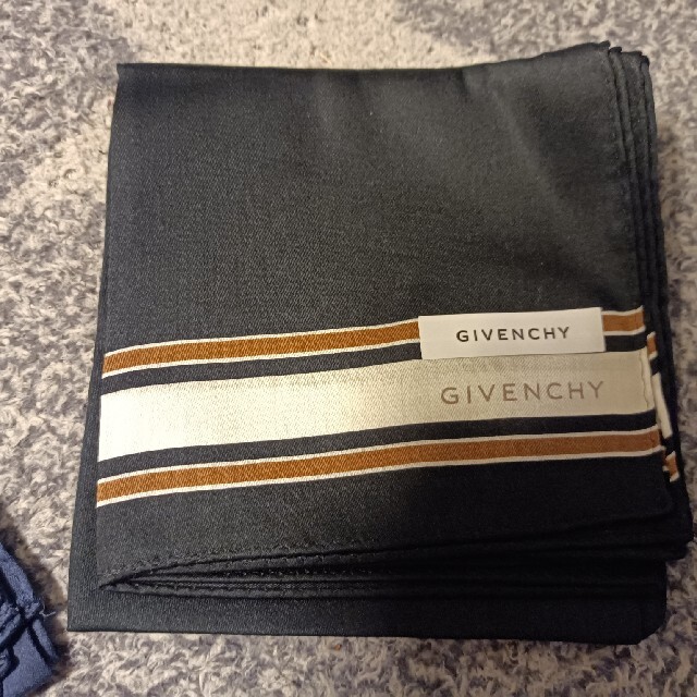 GIVENCHY(ジバンシィ)のGIVENCHYハンカチ2枚セット メンズのファッション小物(ハンカチ/ポケットチーフ)の商品写真