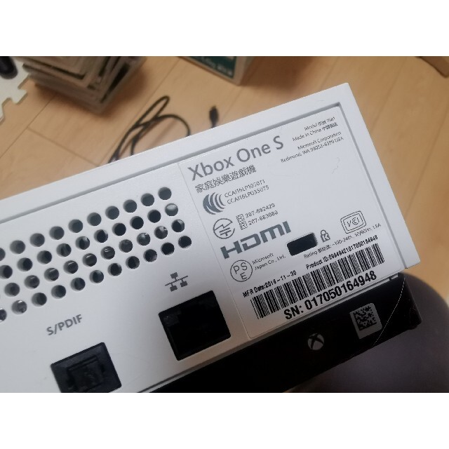 Xbox(エックスボックス)のXbox One S 1TB コントローラー付き エンタメ/ホビーのゲームソフト/ゲーム機本体(家庭用ゲーム機本体)の商品写真