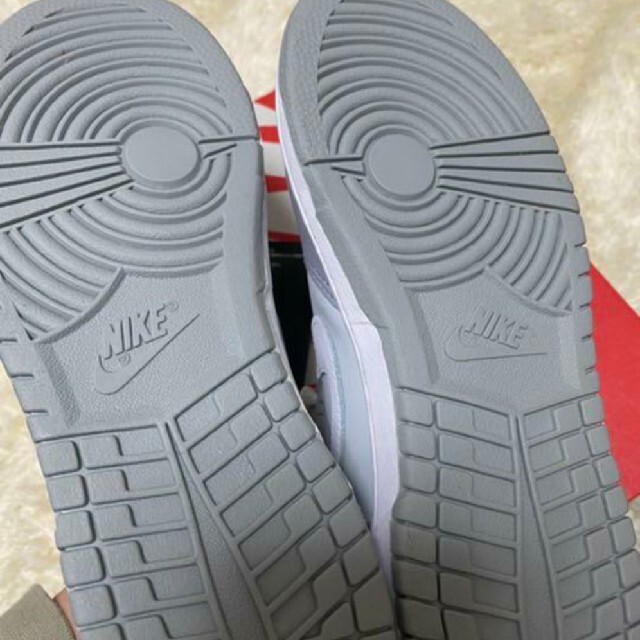 NIKE(ナイキ)のNIKE DUNK LOW 22cm　Two-Toned Grey レディースの靴/シューズ(スニーカー)の商品写真