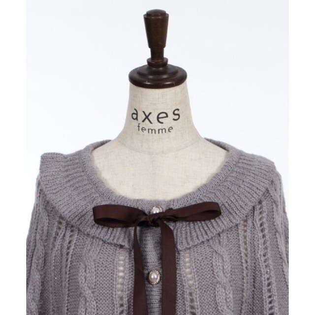 axes femme(アクシーズファム)の【花束さま専用】アクシーズファム フリルニットケープ ラベンダー グレー レディースのジャケット/アウター(ポンチョ)の商品写真