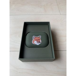 メゾンキツネ(MAISON KITSUNE')のメゾンキツネ AirPods Pro ケース (カーキ)(モバイルケース/カバー)