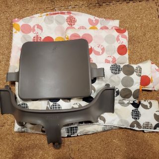 ストッケ(Stokke)のストッケ【STOKKE】トリップトラップ ベビーセット×1、クッション×2(その他)