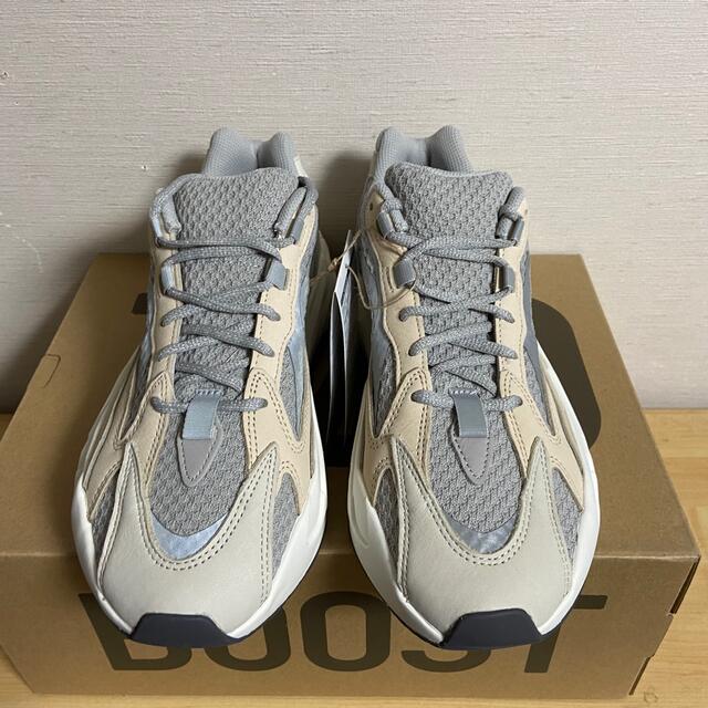 adidas(アディダス)のADIDAS YEEZY BOOST 700 V2 "CREAM" メンズの靴/シューズ(スニーカー)の商品写真