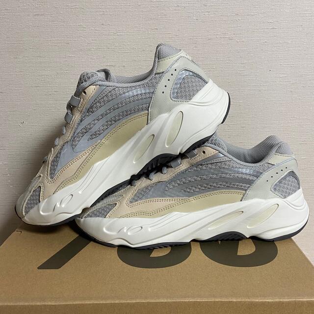 adidas(アディダス)のADIDAS YEEZY BOOST 700 V2 "CREAM" メンズの靴/シューズ(スニーカー)の商品写真