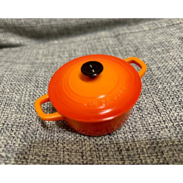 LE CREUSET(ルクルーゼ)の非売品LE CREUSET ル クルーゼ　ココットロンド　キッチン　マグネット　 エンタメ/ホビーのコレクション(ノベルティグッズ)の商品写真