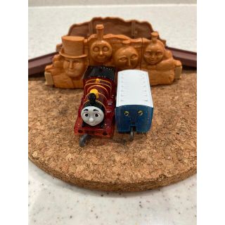 タカラトミーアーツ(T-ARTS)のカプセルプラレール　トーマス　ひろいせかいにでかけよう〜キラキラボディ〜編(キャラクターグッズ)