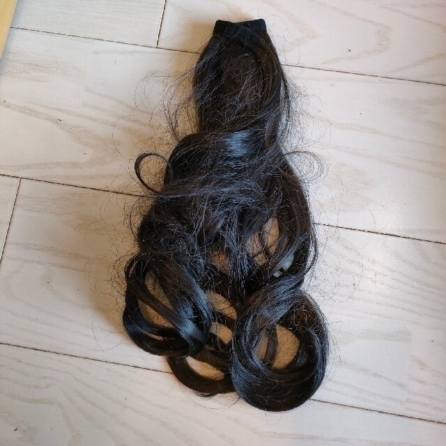 まとめ髪用ウィッグ　ダークブラウン　カールヘア レディースのウィッグ/エクステ(ロングカール)の商品写真