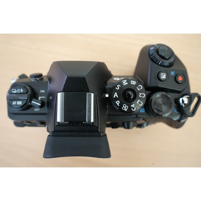 【美品】OM-D E-M1 Mark III ボディ（充電池計３個付）