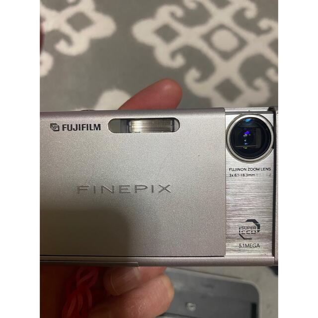 富士フイルム(フジフイルム)の専用・FUJI FILM FinePix Z FINEPIX Z1 SILVER スマホ/家電/カメラのカメラ(コンパクトデジタルカメラ)の商品写真