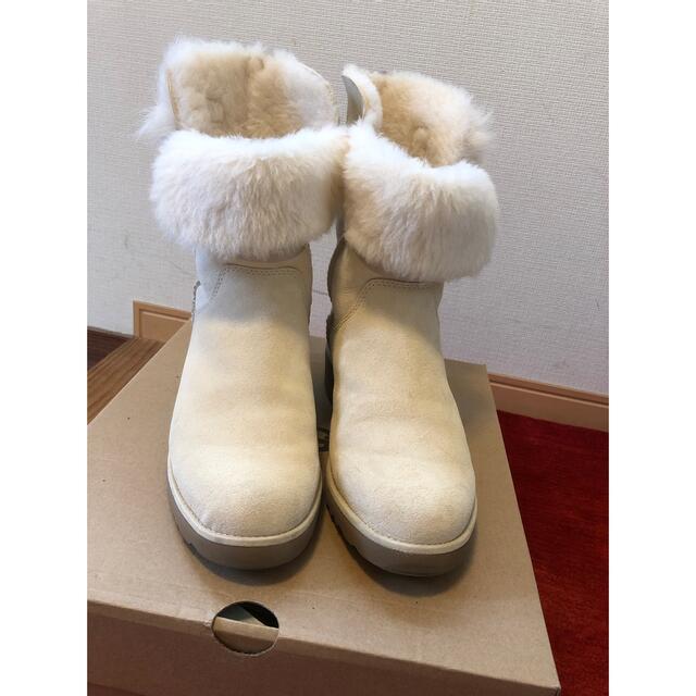 UGG - UGG アグ ポンポン付きブーツ【美品】の通販 by しーちゃん's