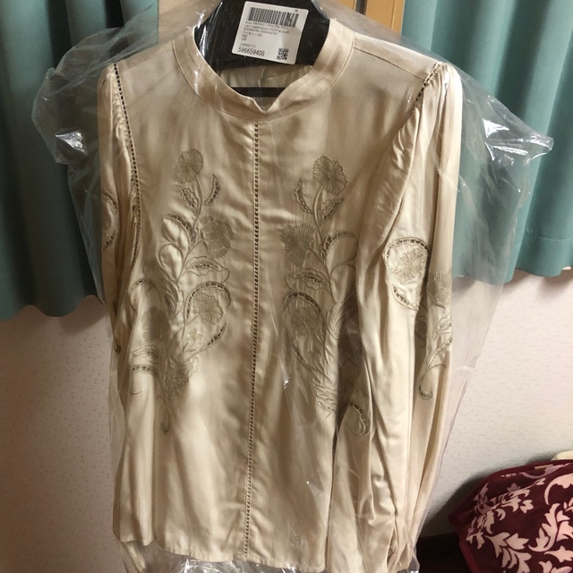 AMERI LADY EMBROIDERY PUFF BLOUSE アイボリー