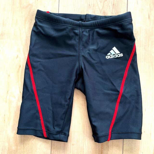 adidas(アディダス)のadidas 新品未使用　水着　100㎝ キッズ/ベビー/マタニティのキッズ服男の子用(90cm~)(水着)の商品写真