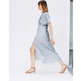 ザラ(ZARA)のタイムセール　Zara メタリックヒールレザーサンダル　ベージュ(サンダル)